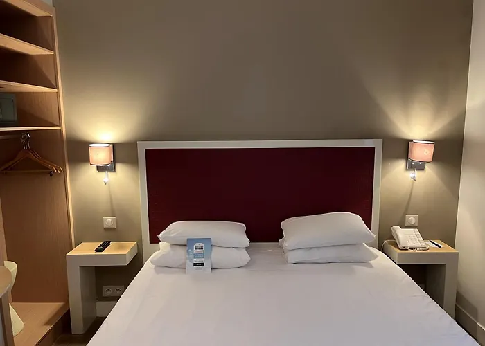 Kyriad Paris 18 - Porte De Clignancourt - Montmartre