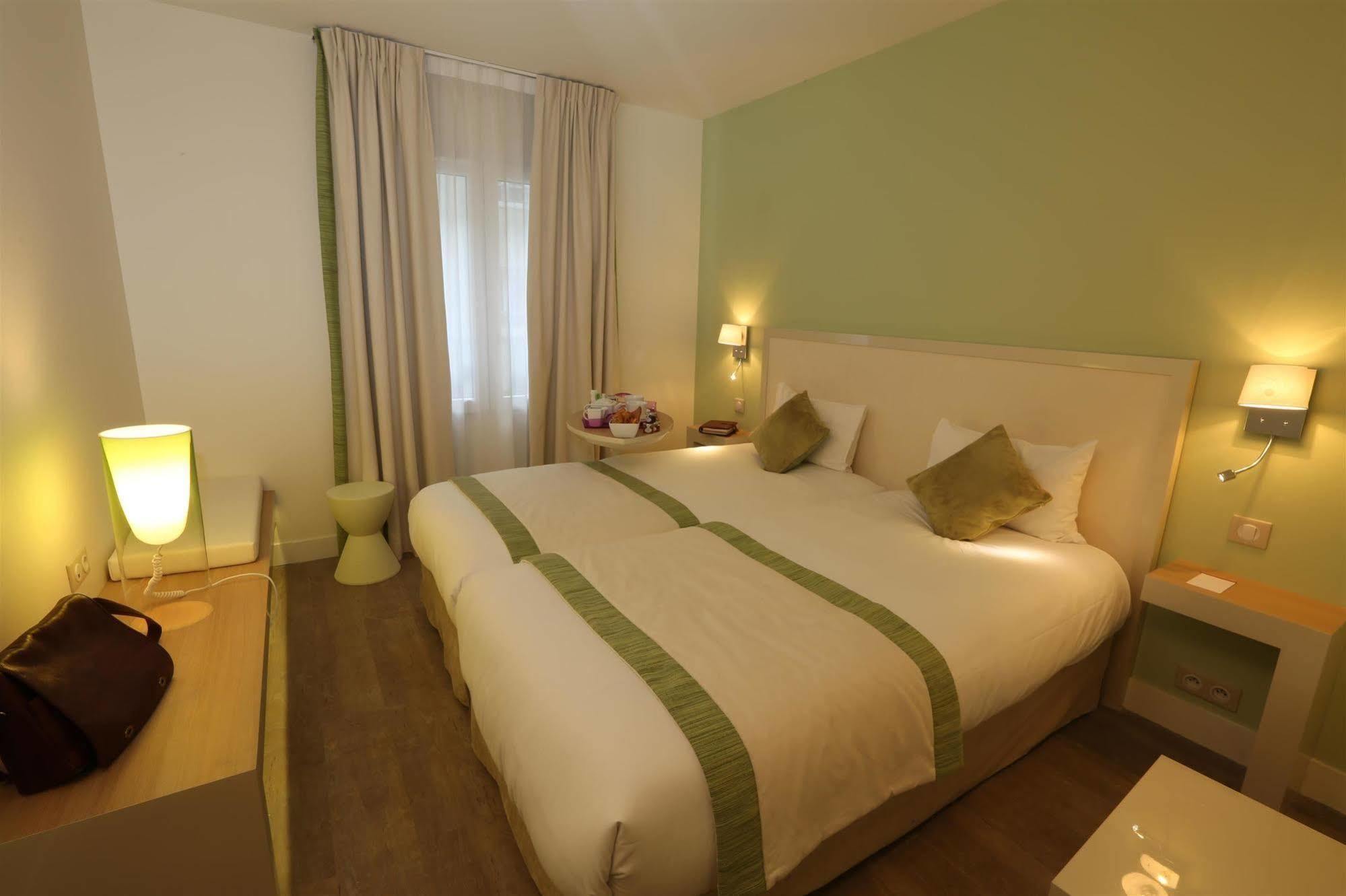Kyriad 18 - Porte De Clignancourt - Montmartre Hotel París