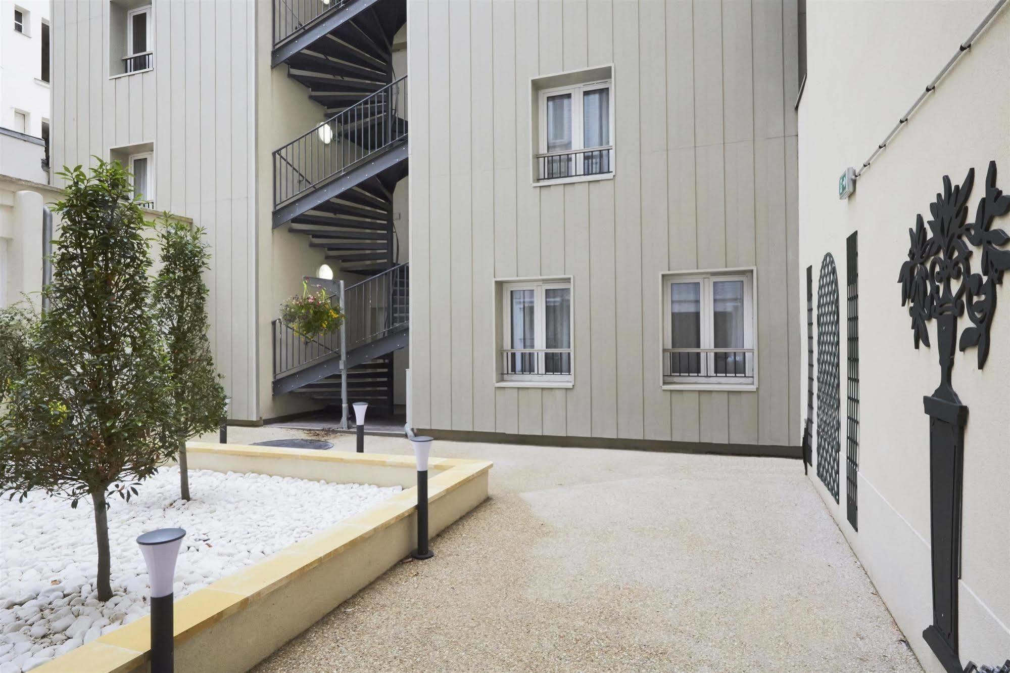 Kyriad 18 - Porte De Clignancourt - Montmartre 3* París